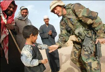 Itaqi boy welcomes soldier